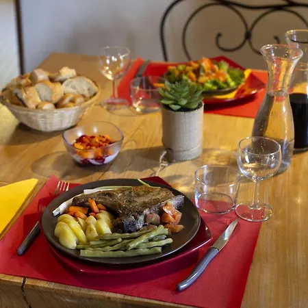 Πανσιόν Le Domaine Du Mont De Gez 3*