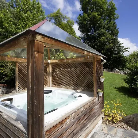 Le Domaine Du Mont De Gez Guest house